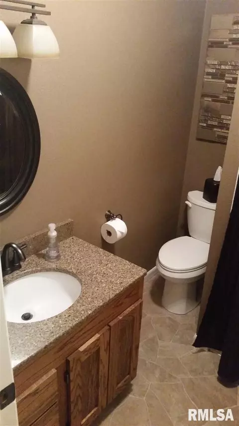 1138 E Grant St, Macomb, IL 61455 photo 7