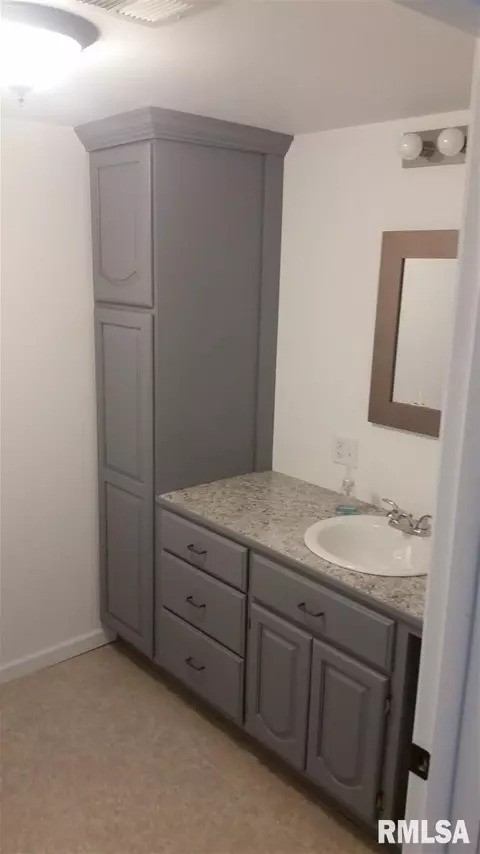 1138 E Grant St, Macomb, IL 61455 photo 17