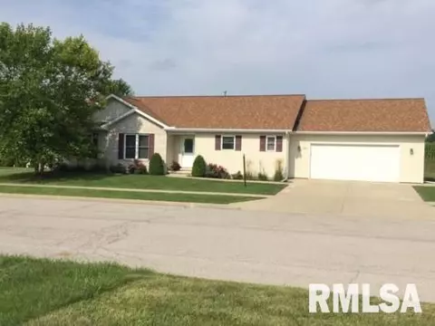 1605 Parkview Dr, Eureka, IL 61530 photo 1