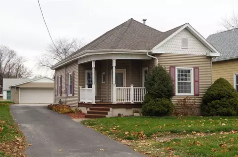 891 E Chestnut St, Canton, IL 61520 photo 1