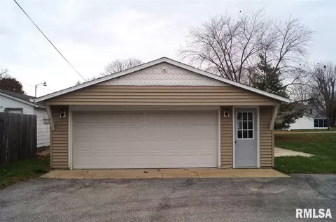891 E Chestnut St, Canton, IL 61520 photo 16