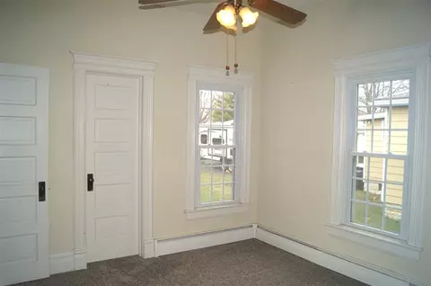 891 E Chestnut St, Canton, IL 61520 photo 11