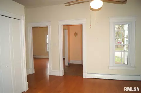 891 E Chestnut St, Canton, IL 61520 photo 9