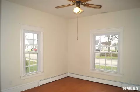 891 E Chestnut St, Canton, IL 61520 photo 10