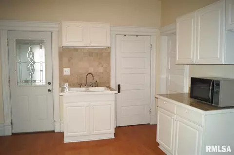 891 E Chestnut St, Canton, IL 61520 photo 5