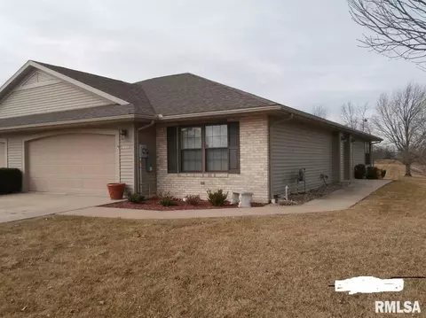 804 Oakview Dr, Macomb, IL 61455 photo 1