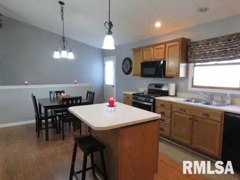 817 Dennis Dr, Eureka, IL 61530 photo 6