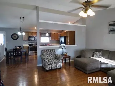 817 Dennis Dr, Eureka, IL 61530 photo 3
