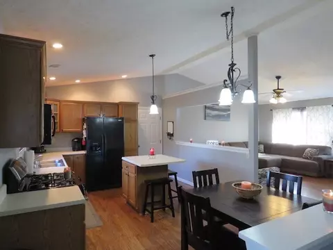817 Dennis Dr, Eureka, IL 61530 photo 4