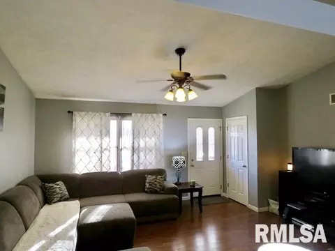 817 Dennis Dr, Eureka, IL 61530 photo 8