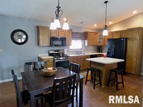 817 Dennis Dr, Eureka, IL 61530 photo 5