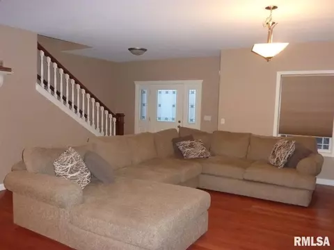 910 Devonshire, Washington, IL 61571 photo 2
