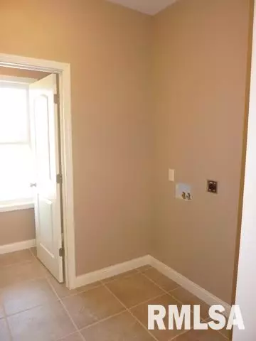 910 Devonshire, Washington, IL 61571 photo 12