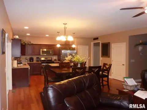 910 Devonshire, Washington, IL 61571 photo 8