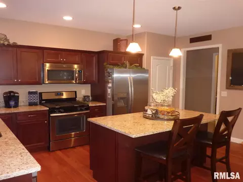 910 Devonshire, Washington, IL 61571 photo 7