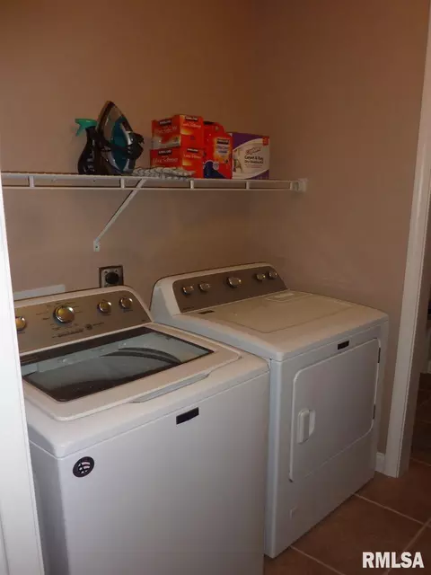 910 Devonshire, Washington, IL 61571 photo 13