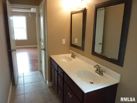 910 Devonshire, Washington, IL 61571 photo 34