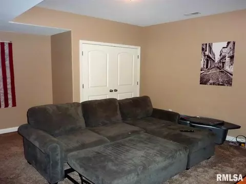 910 Devonshire, Washington, IL 61571 photo 19