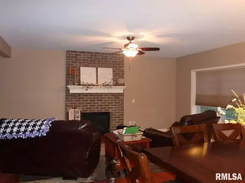 910 Devonshire, Washington, IL 61571 photo 6