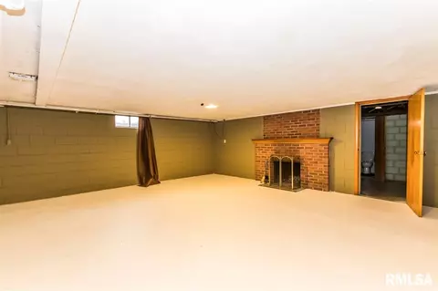 408 W Davison St, Roanoke, IL 61561 photo 22