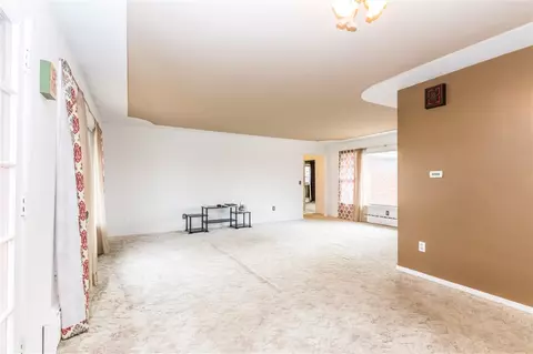 408 W Davison St, Roanoke, IL 61561 photo 14