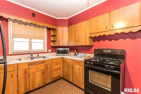 408 W Davison St, Roanoke, IL 61561 photo 6