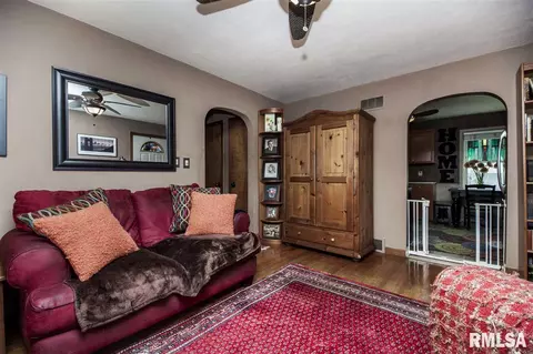306 Jackson St, Washington, IL 61571 photo 4