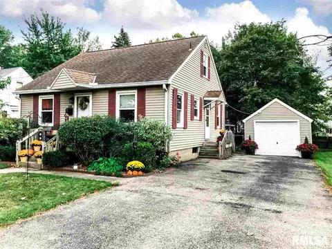 306 Jackson St, Washington, IL 61571 photo 1
