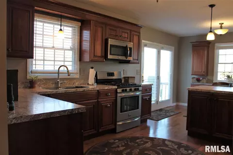 1902 Century Dr, Eureka, IL 61530 photo 6
