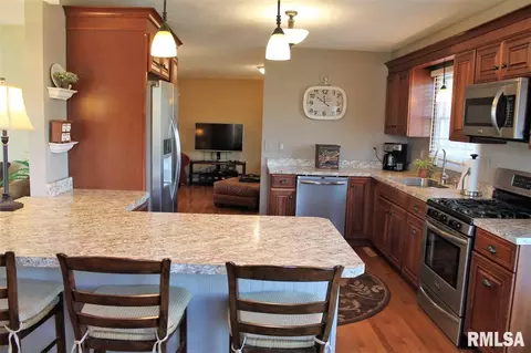 1902 Century Dr, Eureka, IL 61530 photo 4