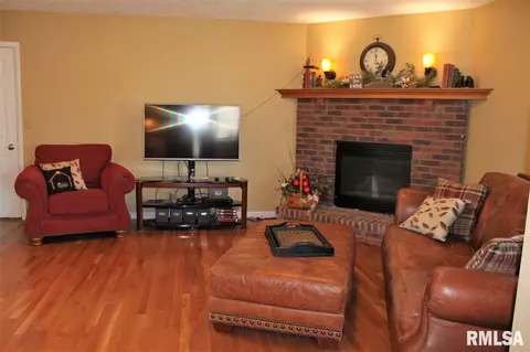 1902 Century Dr, Eureka, IL 61530 photo 14