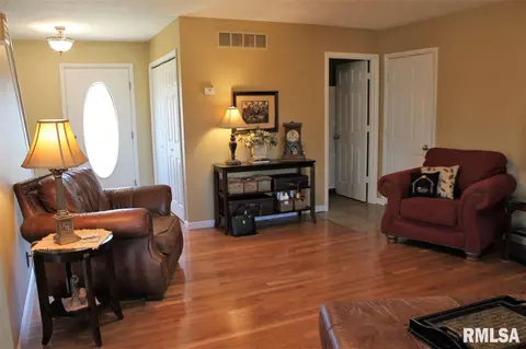 1902 Century Dr, Eureka, IL 61530 photo 13