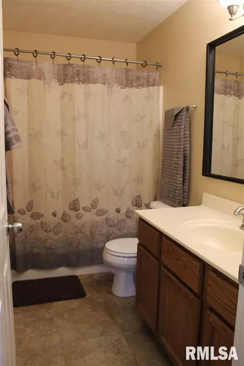 1902 Century Dr, Eureka, IL 61530 photo 22