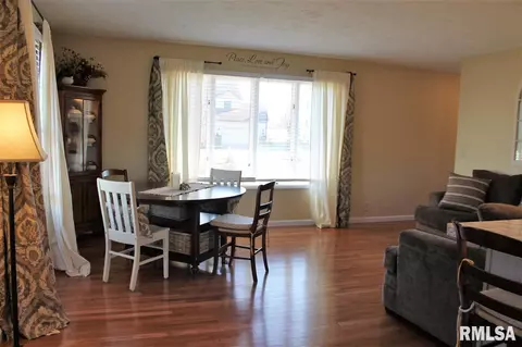 1902 Century Dr, Eureka, IL 61530 photo 9
