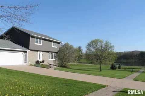 1902 Century Dr, Eureka, IL 61530 photo 2