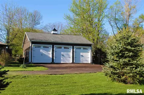 1902 Century Dr, Eureka, IL 61530 photo 3