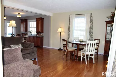 1902 Century Dr, Eureka, IL 61530 photo 8