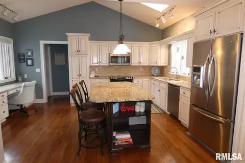 903 W Bennett Ct, Dunlap, IL 61525 photo 2