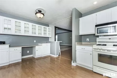 2104 S Main St, Eureka, IL 61530 photo 9