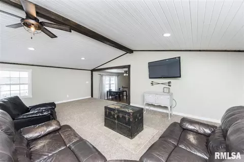 2104 S Main St, Eureka, IL 61530 photo 3