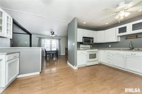 2104 S Main St, Eureka, IL 61530 photo 11