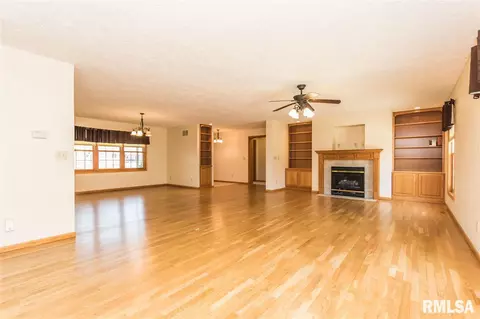 103 Thomas Ct, Washington, IL 61571 photo 6