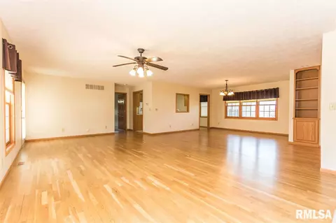 103 Thomas Ct, Washington, IL 61571 photo 7