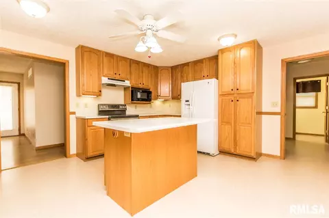 103 Thomas Ct, Washington, IL 61571 photo 12