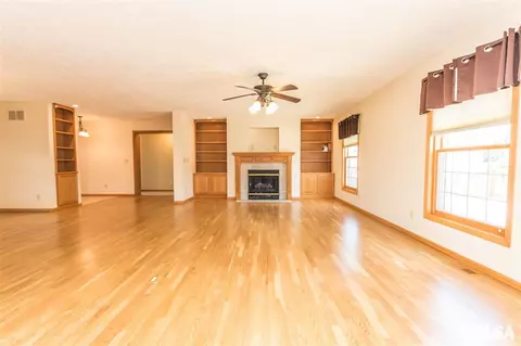 103 Thomas Ct, Washington, IL 61571 photo 5