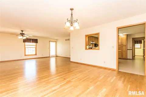 103 Thomas Ct, Washington, IL 61571 photo 9