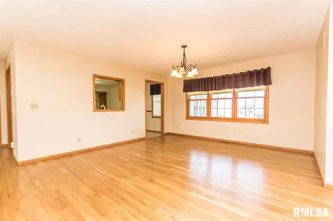 103 Thomas Ct, Washington, IL 61571 photo 8