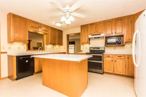 103 Thomas Ct, Washington, IL 61571 photo 13