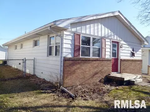 208 W 3rd St, Dunlap, IL 61525 photo 2