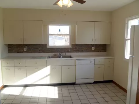 208 W 3rd St, Dunlap, IL 61525 photo 9